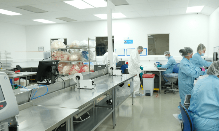 ISO Class 7 cleanroom in production